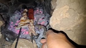 47с.Сегодня вечером я принесла еду для Аху | Она ждала меня одна