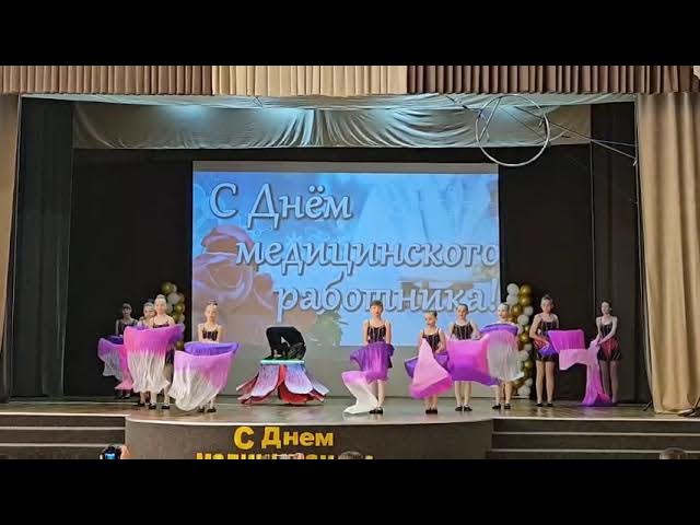 Танец с веерами (junior artist) + пластический этюд на столе (энтузиасты) смотреть онлайн