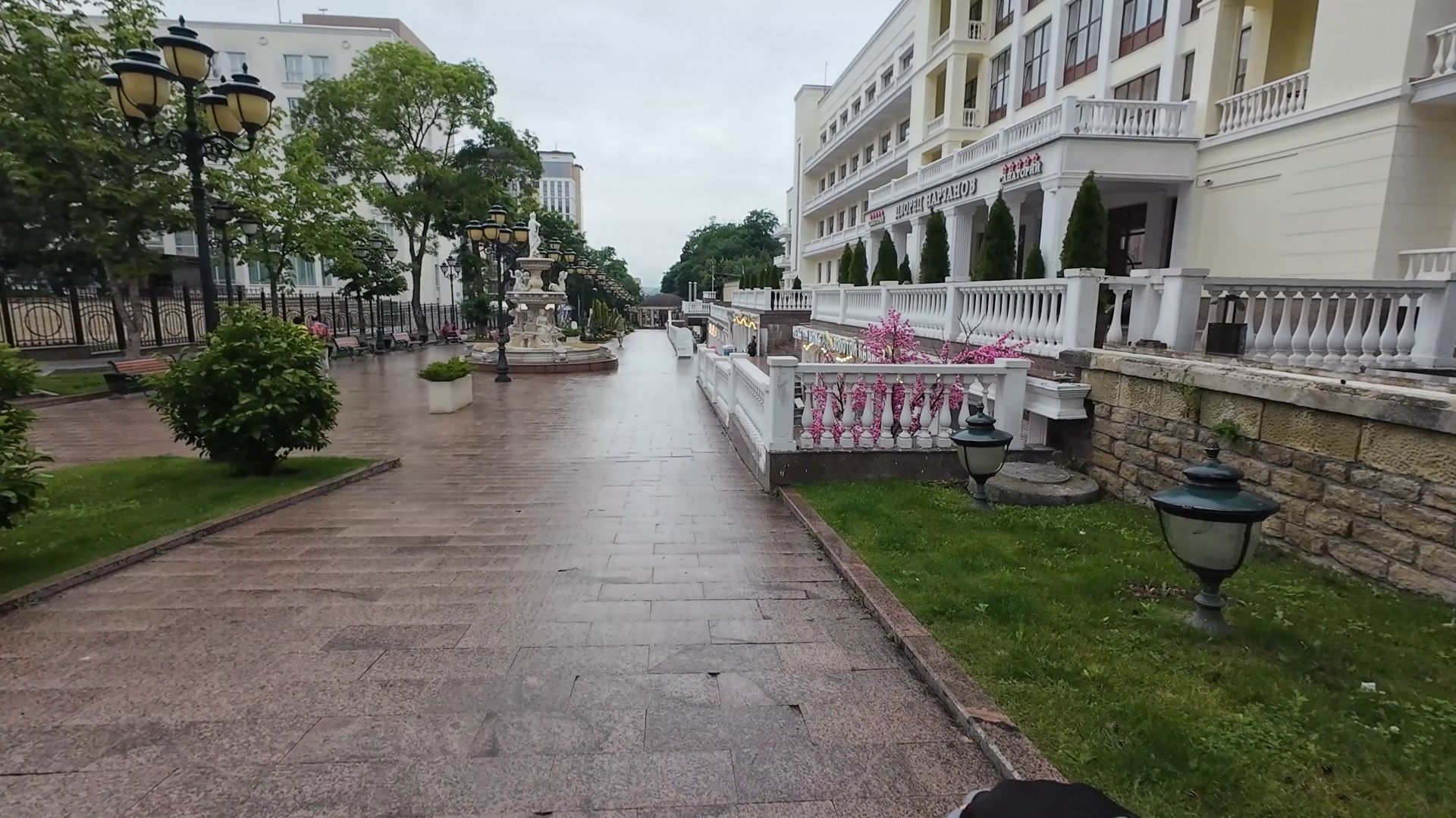 Кисловодск. Дождливая, утренняя прогулка по городу, Курортному бульвару и парку. 2 часть. смотреть онлайн