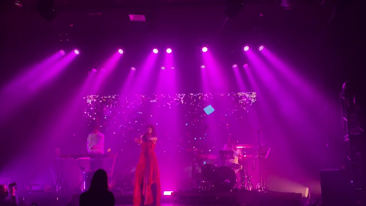Обе Две - Конфетти ( Live | Космонавт, СПб | 19.12.21) смотреть онлайн