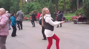 А Я, РЕВНУЮ ТЕБЯ!🕺💃🌹/ТАНЦЫ В ПАРКЕ ГОРЬКОГО ХАРЬКОВ СЕНТЯБРЬ 2021