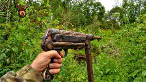 MP-38. Немецкий пистолет пулемёт на бруствере блиндажа / WWII Excavation with metaldetector