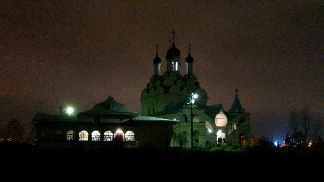 Звук (гул) летящего в небе самолета у храма в селе Тайнинском (Мытищи) вечером смотреть онлайн
