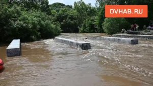 Мост снесло дождем в пригороде Хабаровска