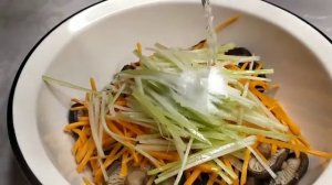 Вкусный салат из грибов для любого стола. Обзор приготовления.