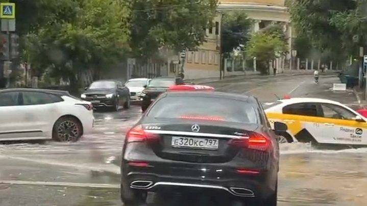 Циклон “Бернадетт” обрушился на Москву. Июль 2026