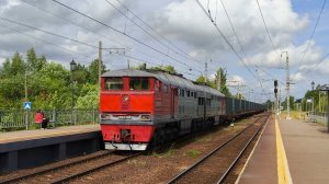 2ТЭ116-649 с грузовым поездом следует через станцию Стрельна