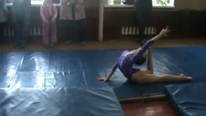 Вольные упражнения - Спортивная гимнастика - Алика Венская (Ермощенко) 7 лет