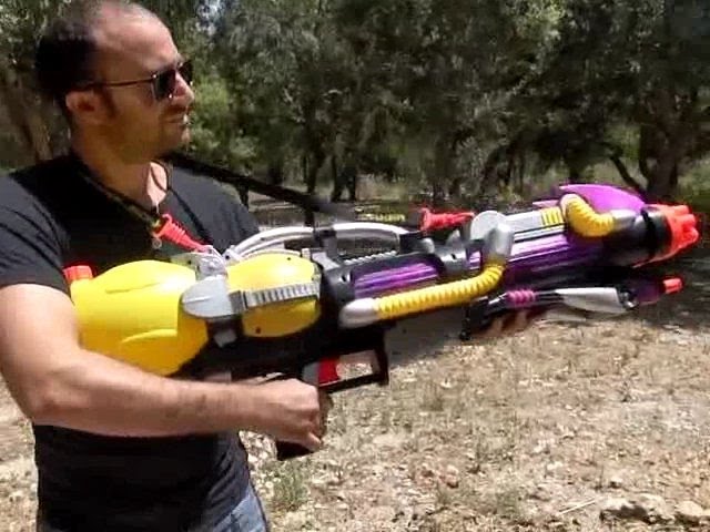 NERF SUPER SOAKER MONSTER XL - LARGEST WATER GUN EVER | größten Wasserpistole | ปืนฉีดน้ำอันตราย смотреть онлайн