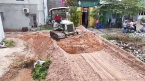 новый проект всего за один день, используя мини-бульдозер и 5-тонный грузовик.