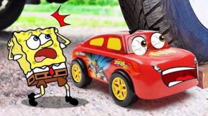 🚗 Игрушечный Бэтмен против огромной машинки 😱 Неожиданный финал! Мультики для детей