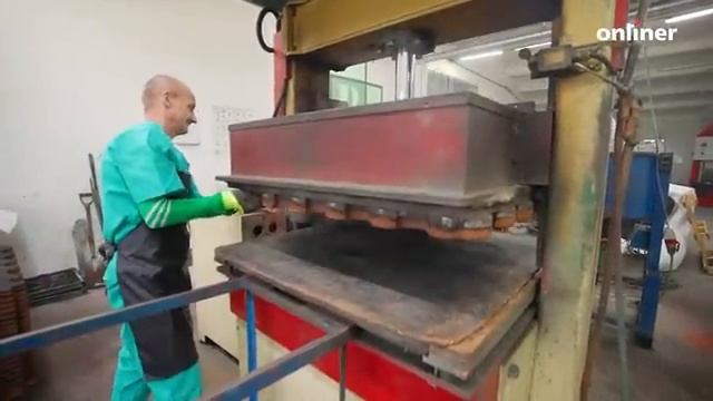 Вначале лепили ее с мамой по ночамКак предприниматель из региона строит бизнес на старых шинах