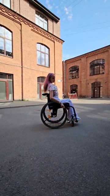 Лера получила активную коляску