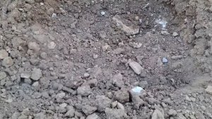 46с. Она живёт одна в горной хижине |  Я  построила Аху курятник
