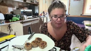 МУКБАНГ ИЗ СКОВОРОДКИ ЖАРИМ КАКЛЕТАЧКИ без масла БАЗАР ЗА ЖИЗНЬ