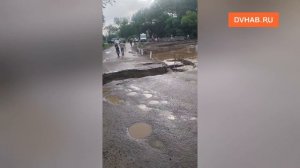 Мост снесло дождем в пригороде Хабаровска