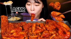 Мукбанг - морепродукты и креветки и сырные закуски - крупный план