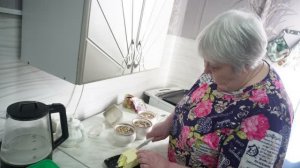 В горшочках всё вкуснее! ПОДВАЛ ИЛЬИЧА Мама Галина готовит на кухне