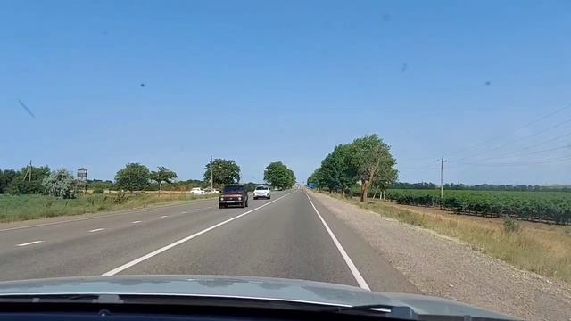 Песчаный пляж в Кучугурах. Горячее море. Весь пляж в медузах. Набережная. Обзор кафе.