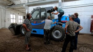 У Степаныча проблемы! Решать пришли все.., сварщик, кузнец, механик, электрик..., даже директор!