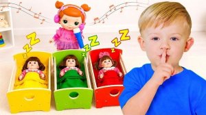 Адам и его волшебные игрушки со смешными сюрпризами