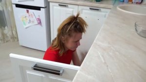 Ева и мама веселые соревнования и челлендж _ Детская история видео