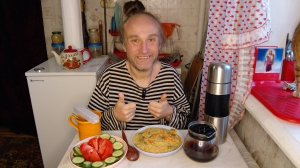 Обед с котями. Гороховая каша. Последние времена. Мукбанг. Обжор. Еда на камеру. Диета. Шизофрения.