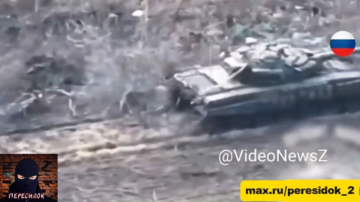 Нашему танку крупно повезло. Вражеский выстрел из гранатомёта прошёлся по касательной