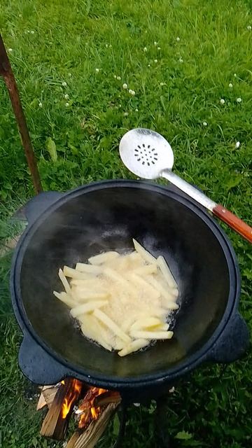 жарим колбаски с сыром