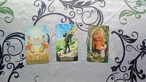 Почему он ушёл, но не отпускает? Расклад на 3 карты