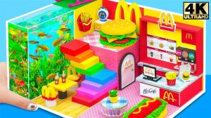 В магазине Make Miniature McDonalds есть спальня с гамбургерами и большой аквариум для домашних