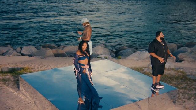 DJ Khaled ft. SZA & Future - BEAUTIFUL смотреть онлайн