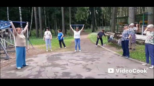 Занятия северной ходьбой с Ф.Залаевой в парке "ХАРИНКА" города Иваново  9.07.26 г.