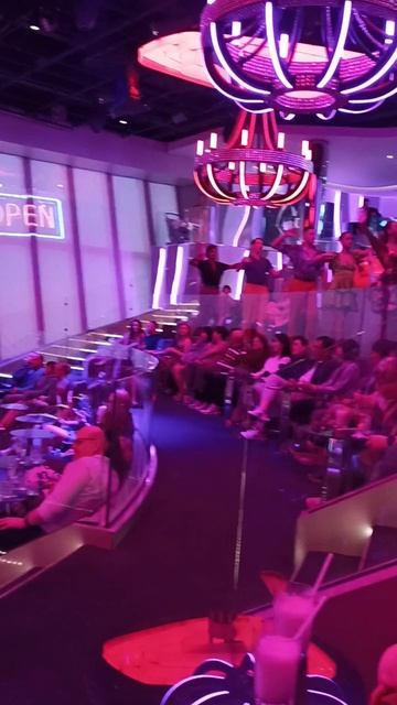 MSC WORLD EUROPA. PANORAMA LOUNGE. Вечернее шоу