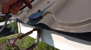 Водосточная система своими руками как загнуть кронштейн