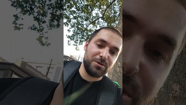 Начал работать курьером Начал работать курьером