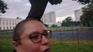 Гуляю. Вспоминаю вчерашний день. Много яблок.