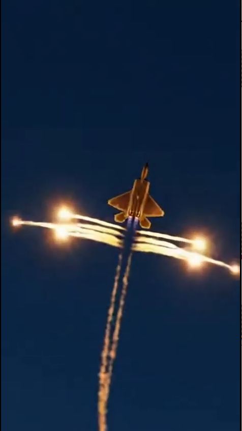ЭТО ФЕЙЕРВЕРК! РЕЖИМ ЗАЩИТЫ F-22! От ИИ