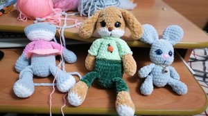 Мой сад огород и мои вязалки. Вяжу игрушки. Мои лилии расцвели разом.