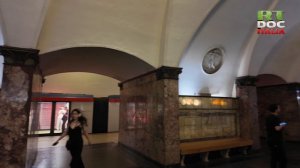 Vi portiamo a visitare la splendida metropolitana di Mosca, ma non solo le stazioni più famose