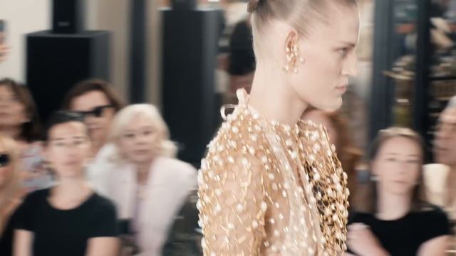Показ женской коллекции Schiaparelli Haute Couturосень-зима 2026-2027 смотреть онлайн