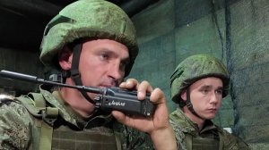 Инструкторы с боевым опытом на полигонах учат управлять беспилотниками.