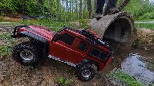 Defender преодолевает водное препятствие 😎Электро машина 4х4💪Фильм для детей и взрослых