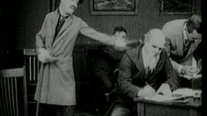«Зарабатывая на жизнь» (Making a Living, 1914) — САМЫЙ ПЕРВЫЙ ФИЛЬМ, в котором появился Чаплин! 🎩🎬
