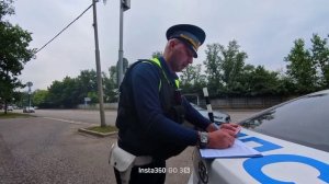 Остановил Азарова за 2500 рублей с напарника.