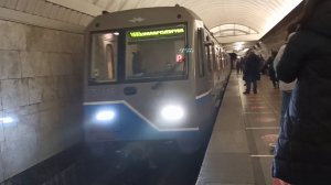 Метро Москвы новая очень красивая большая подборка обзор станций и проезд поезда метро