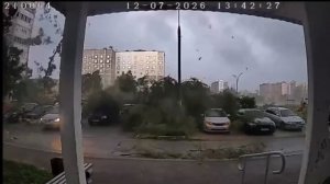 😳 Жуть какой сильный ветер сегодня в Москве

Не паркуйте машины под деревьями