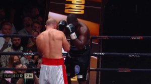 Гассиев победил немецкого боксера Кадиру и защитил чемпионский титул WBA
