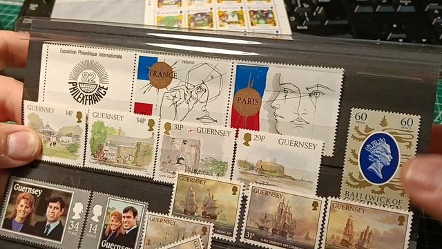 Смотрим марки Джерси. филателия марки хобби Stamp Philately Hobby