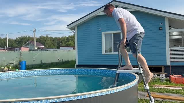 Дача. Бассейн спасение 😁